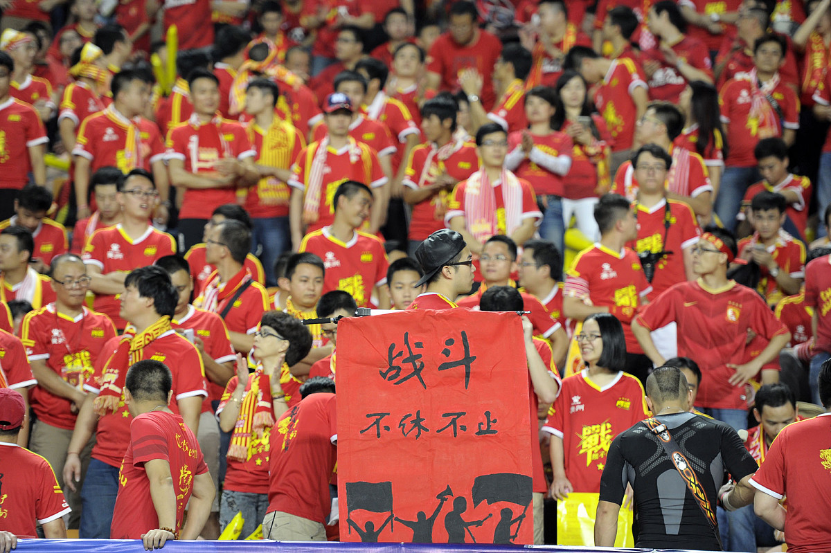 关于足球赛场上的热血风暴，两队将在比赛中展现出全力以赴的精神的信息