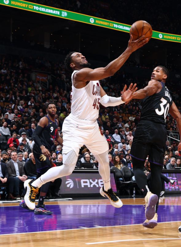 包含NBA球员伤病频发，球队备战究竟能否成行的词条